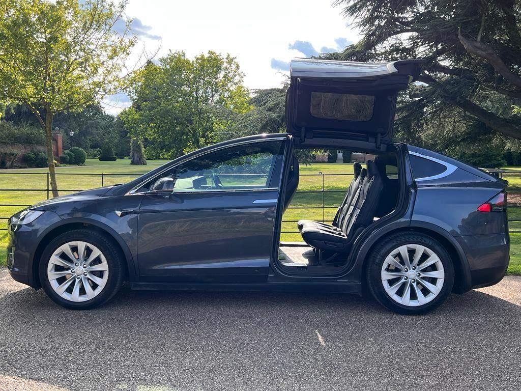 TESLA MODEL X