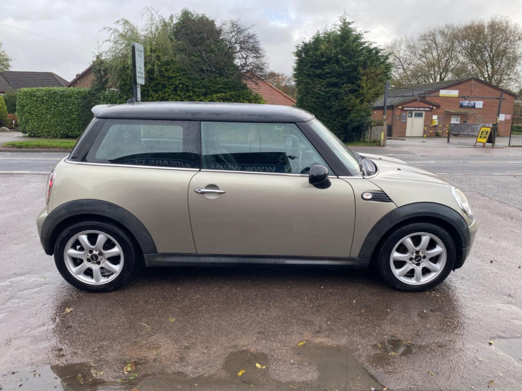 View MINI HATCH 1.6 COOPER  *HALF LEATHER TRIM*