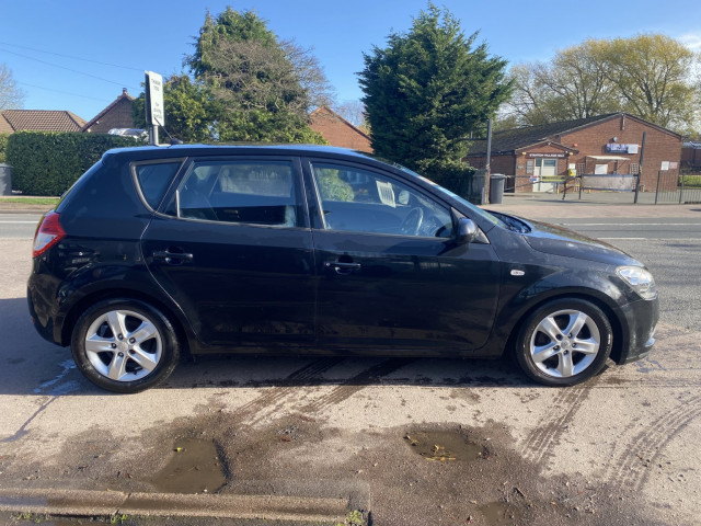 KIA CEED 1.6 CRDi 2 £35 Road Tax Last Owner 13 Years 