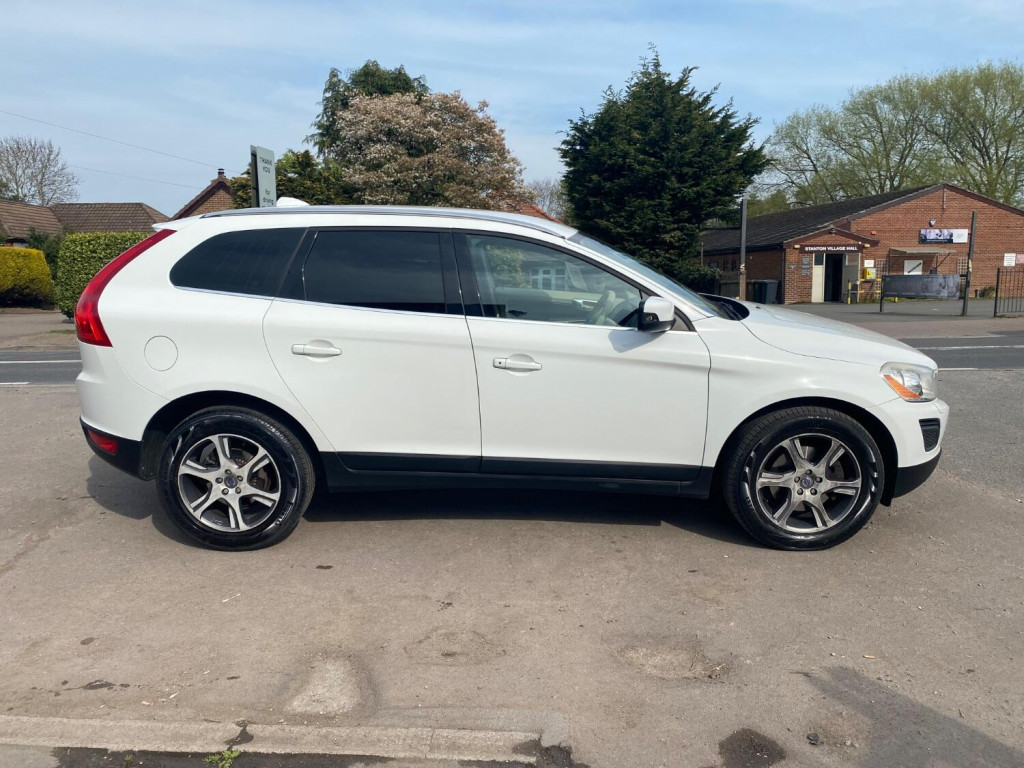 View VOLVO XC60 2.0 D3 SE Lux Automatic / two tone leather trim