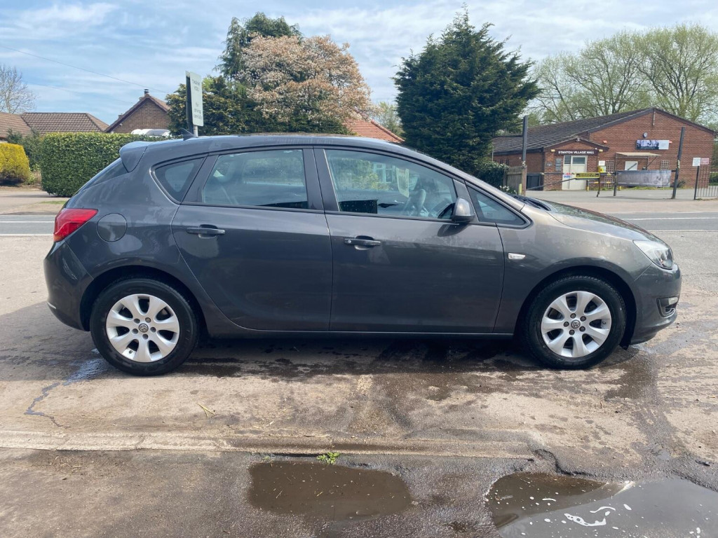 View VAUXHALL ASTRA 1.6 CDTi ecoFLEX Design - Last Owner 7 years -*£20 Road Tax *
