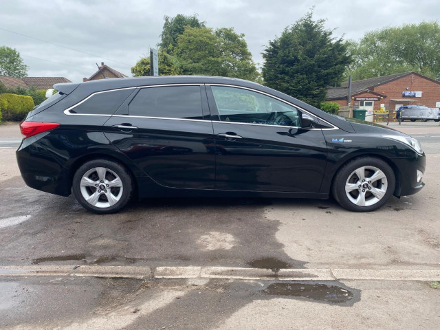 HYUNDAI I40 1.7 CRDi Blue Drive Style estate * £35 Road Tax * Sat Nav * Reverse Camera *