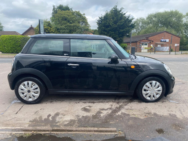 MINI HATCH 1.6 First Hatch * 1 Previous Owner - Last Owner 8 Years *