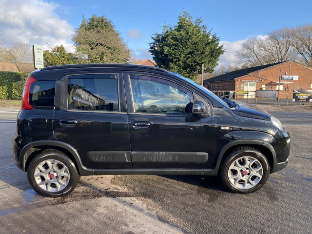 FIAT PANDA 0.9 TwinAir 4x4 * £35 Road Tax * service history * privacy glass *