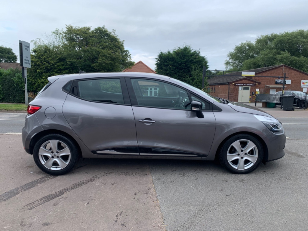 View RENAULT CLIO 1.5 DYNAMIQUE MEDIANAV ENERGY DCI 90 ECO2 SS  *FULL SERVICE HISTORY**£0 ZERO ROAD TAX **