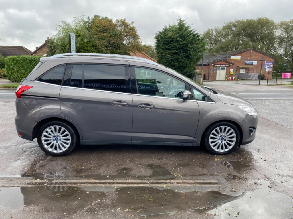 View FORD GRAND C-MAX 1.6 TDCi 115  TITANIUM *7 SEATER**1 PREVIOUS OWNER*