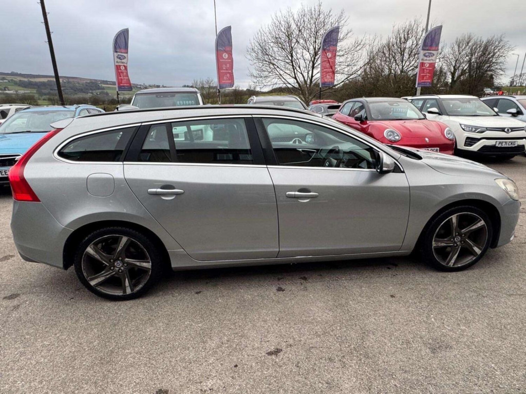 VOLVO V60 2.4 D5 R-Design