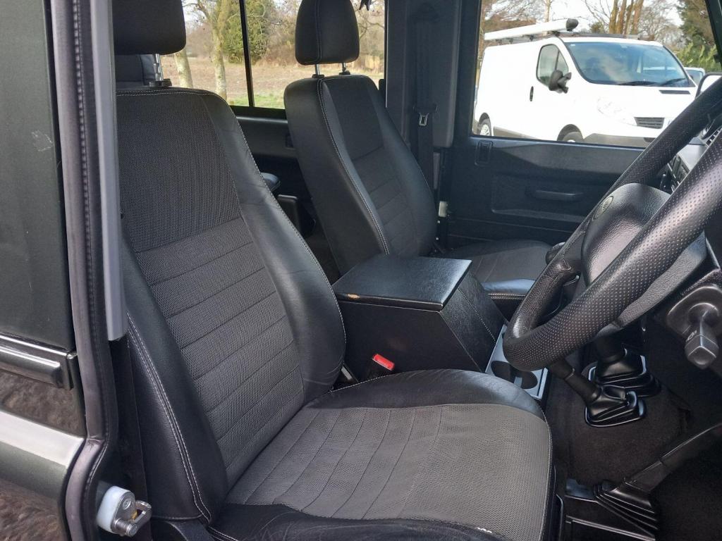 LAND ROVER DEFENDER