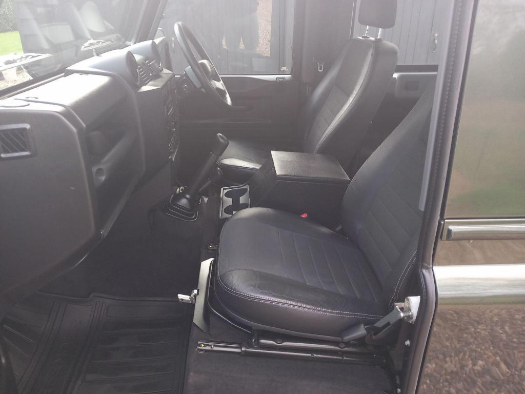 LAND ROVER DEFENDER