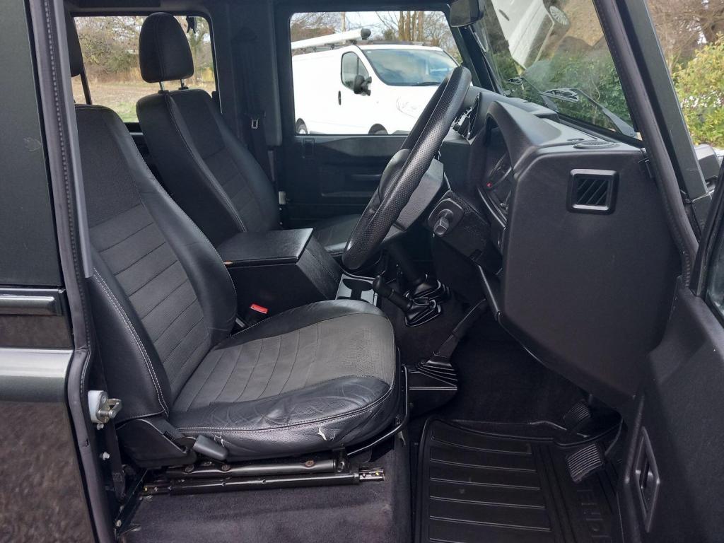 LAND ROVER DEFENDER