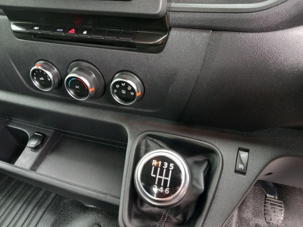 NISSAN NV400