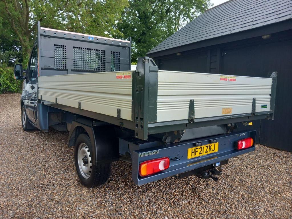 NISSAN NV400