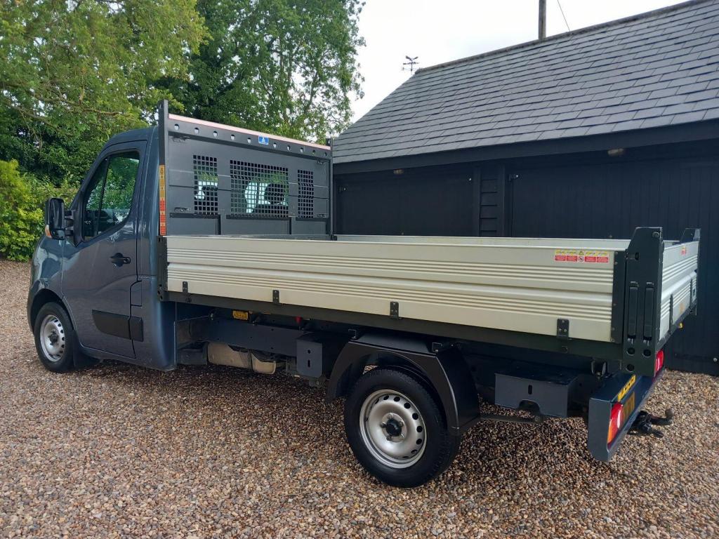 NISSAN NV400