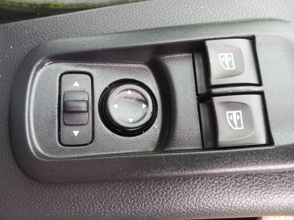 NISSAN NV400
