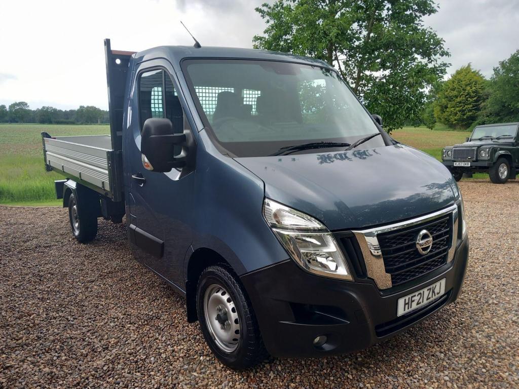 View NISSAN NV400 2.3 dCi 35 Tekna