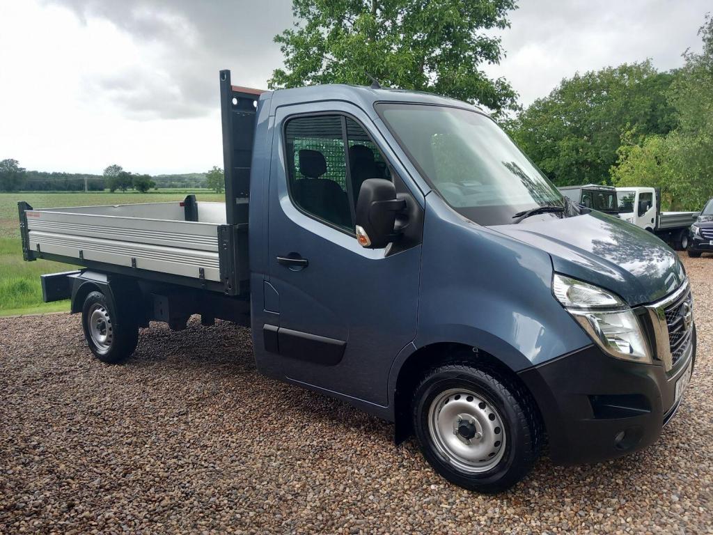 View NISSAN NV400 2.3 dCi 35 Tekna