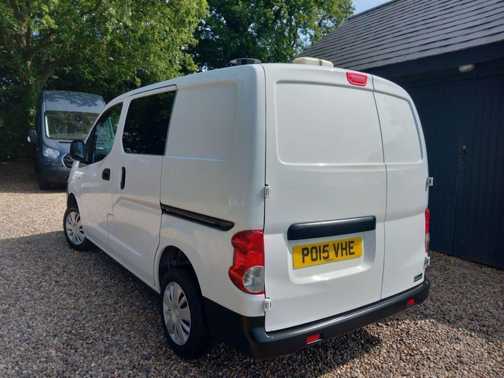 NISSAN NV200