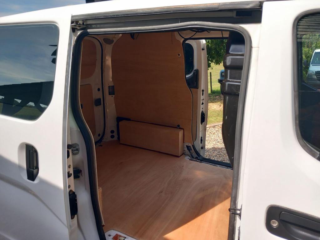 NISSAN NV200