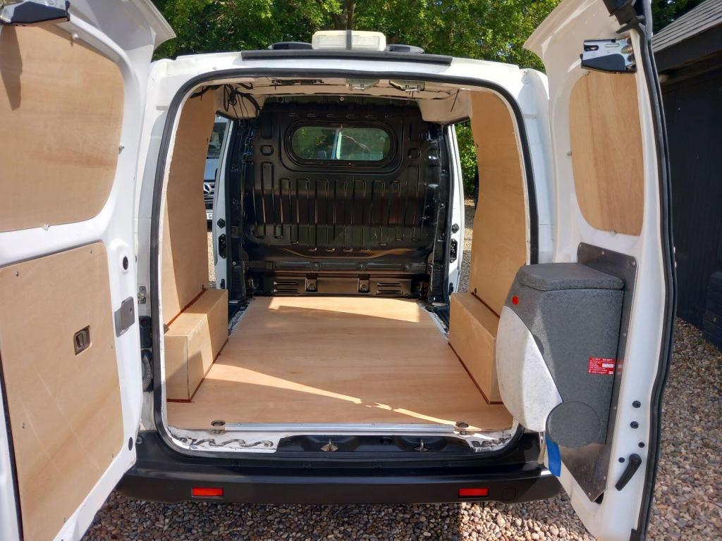 NISSAN NV200