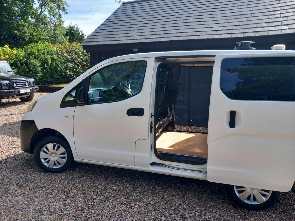NISSAN NV200