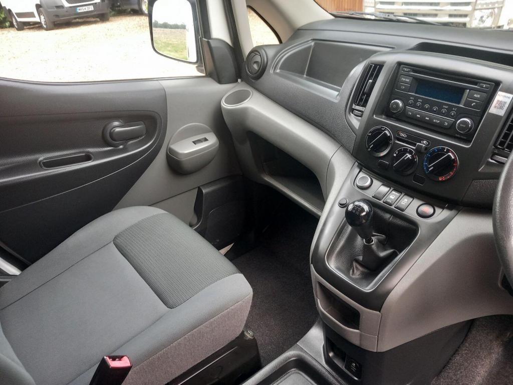 NISSAN NV200