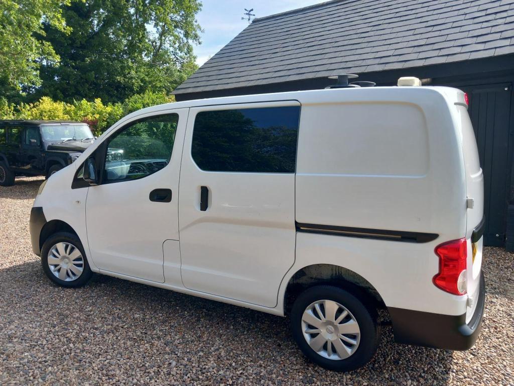 NISSAN NV200