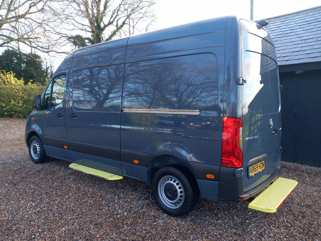 MERCEDES-BENZ SPRINTER