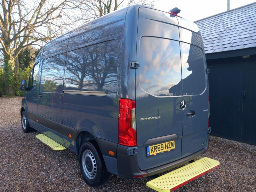 MERCEDES-BENZ SPRINTER