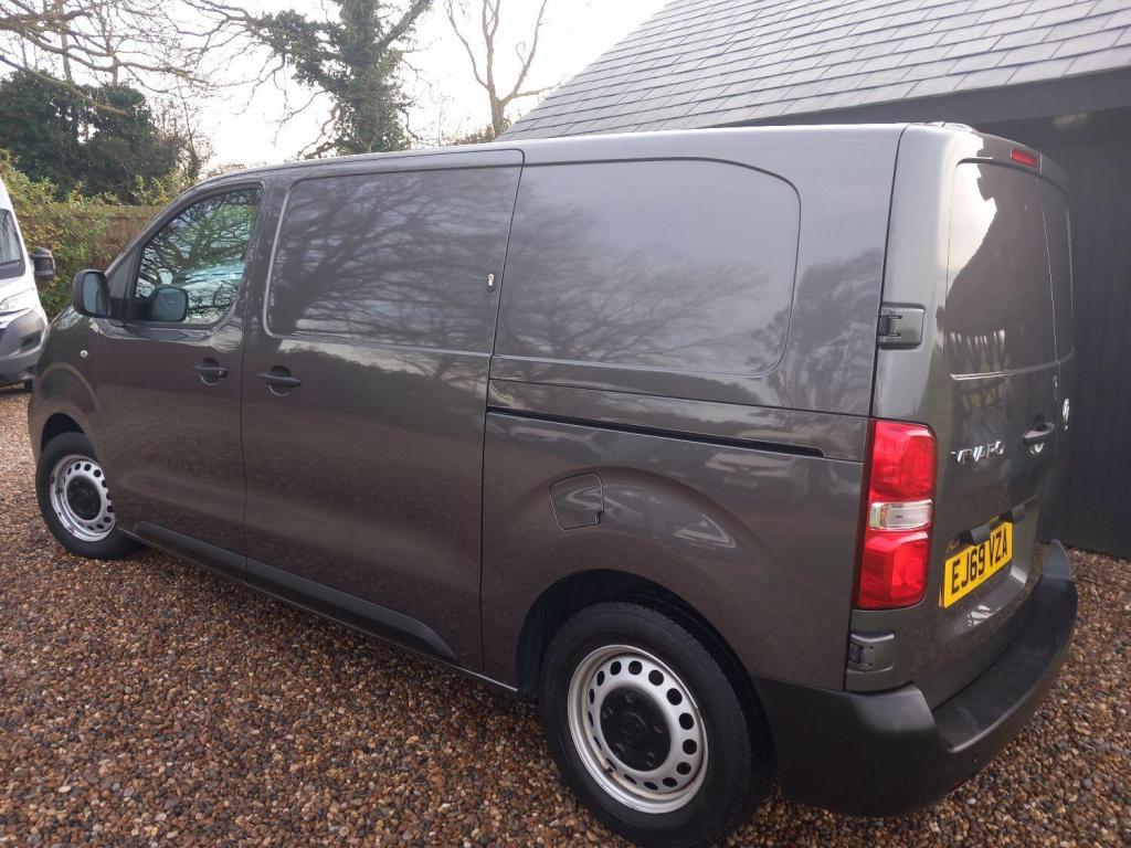VAUXHALL VIVARO
