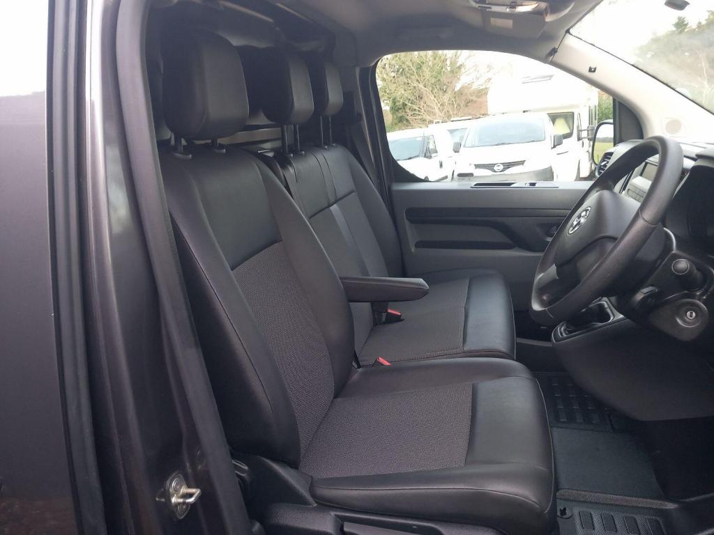 VAUXHALL VIVARO