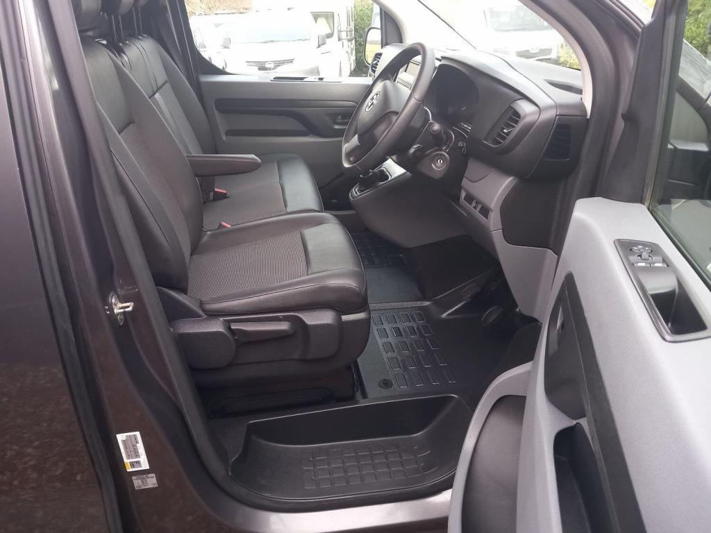 VAUXHALL VIVARO