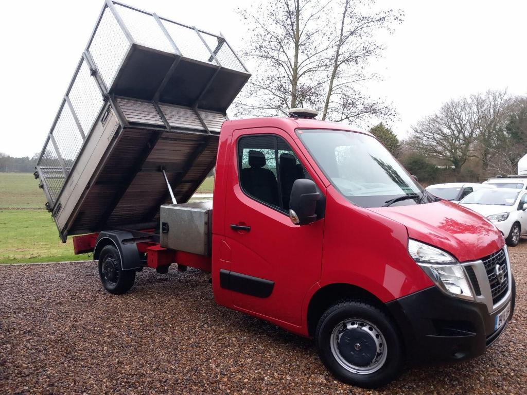 NISSAN NV400