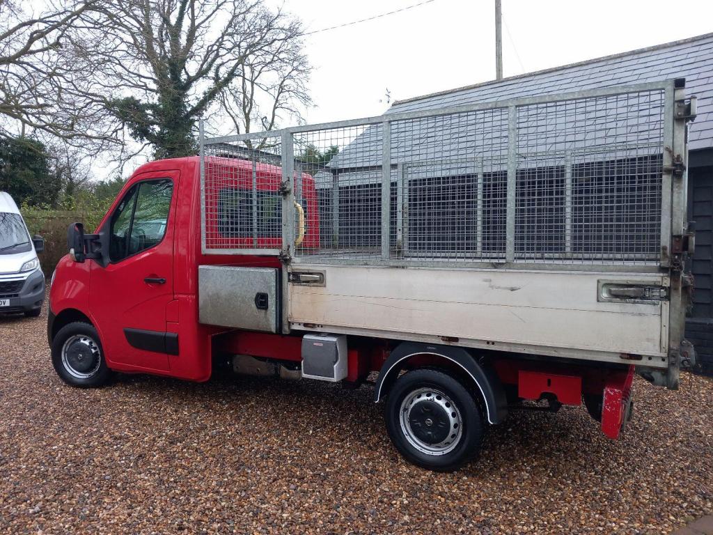 NISSAN NV400