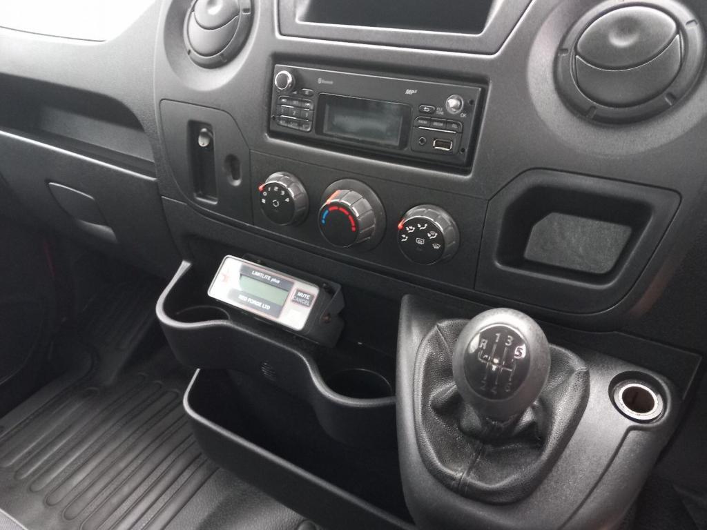 NISSAN NV400