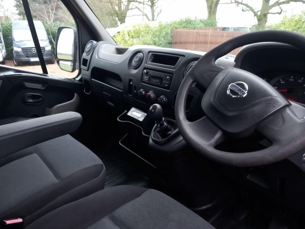 NISSAN NV400