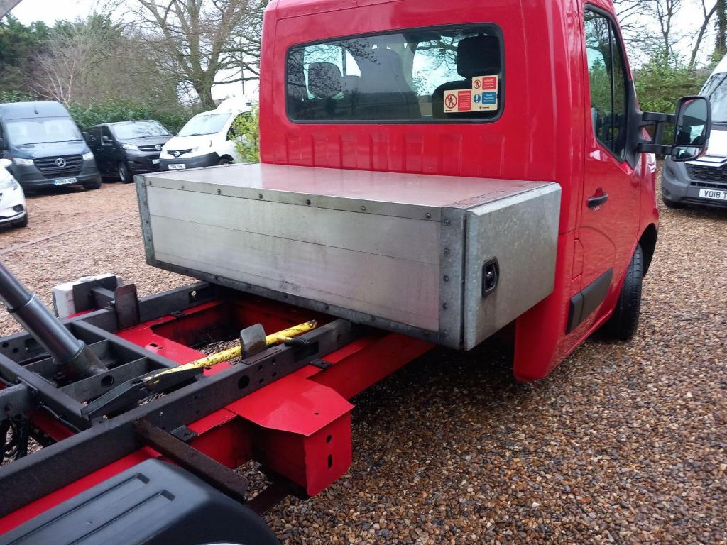 NISSAN NV400