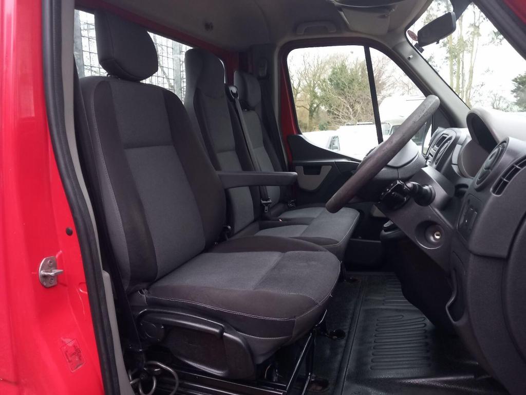NISSAN NV400