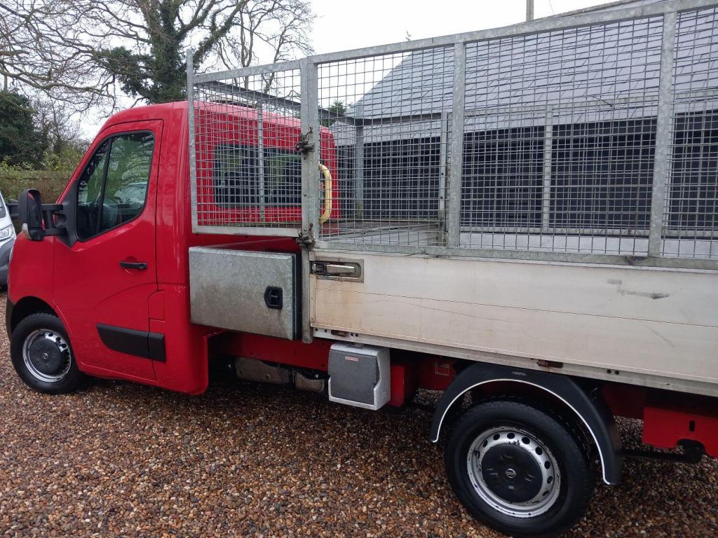 NISSAN NV400