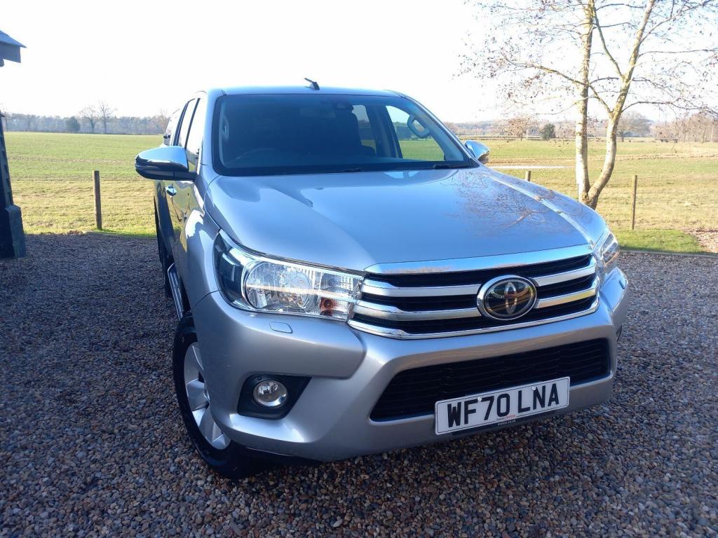 View TOYOTA HILUX 2.4 D-4D Icon
