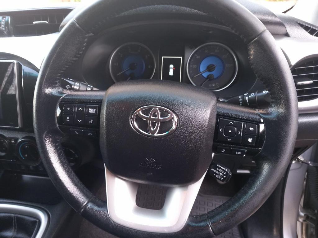 TOYOTA HILUX