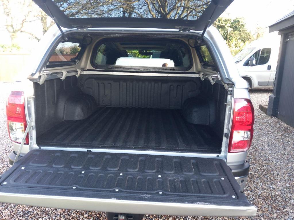 TOYOTA HILUX