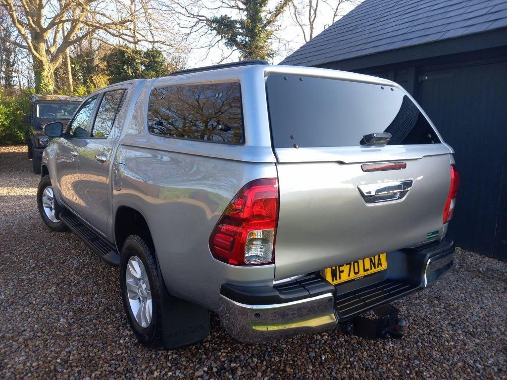 TOYOTA HILUX