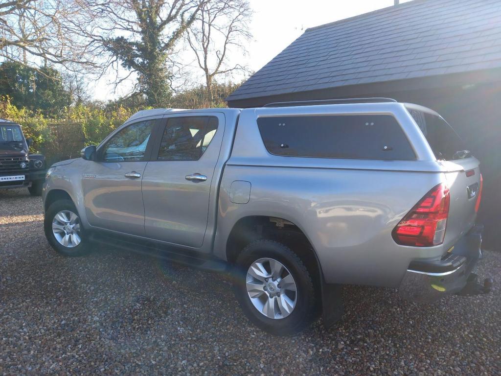 TOYOTA HILUX