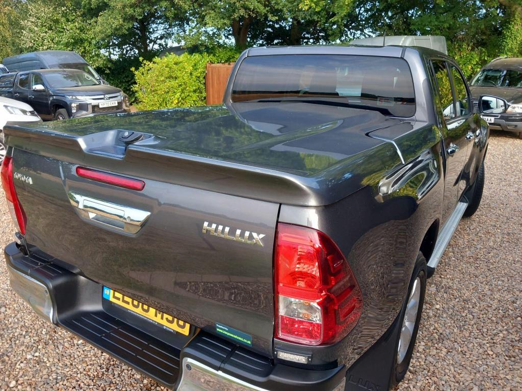 TOYOTA HILUX
