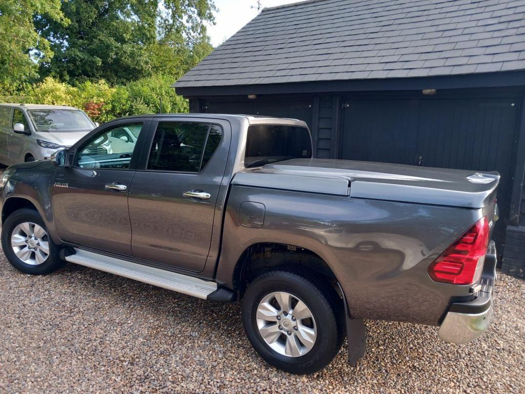 TOYOTA HILUX