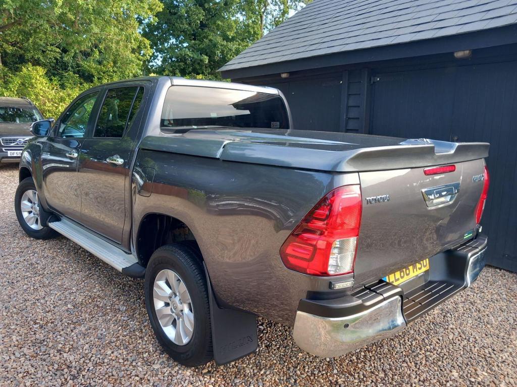 TOYOTA HILUX