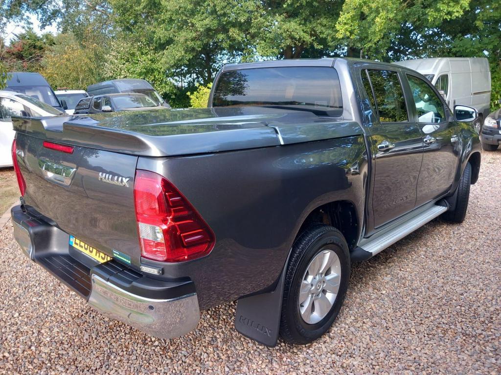 TOYOTA HILUX