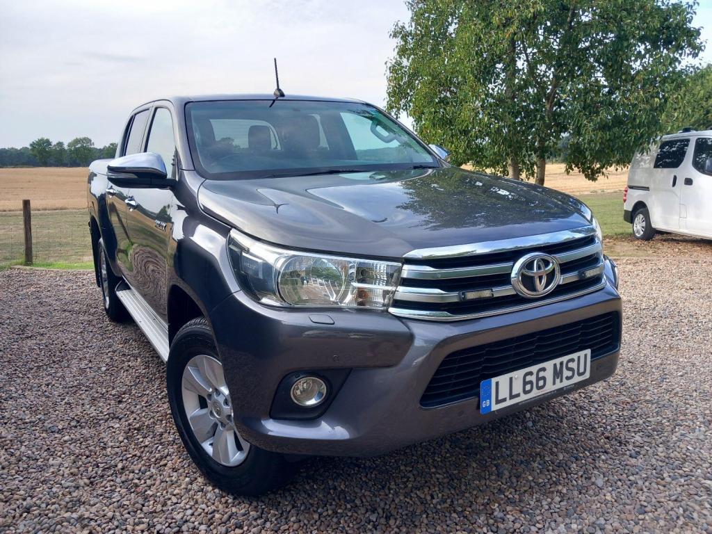 TOYOTA HILUX