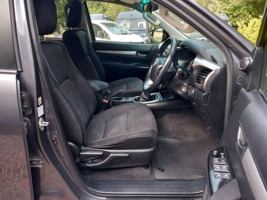 TOYOTA HILUX