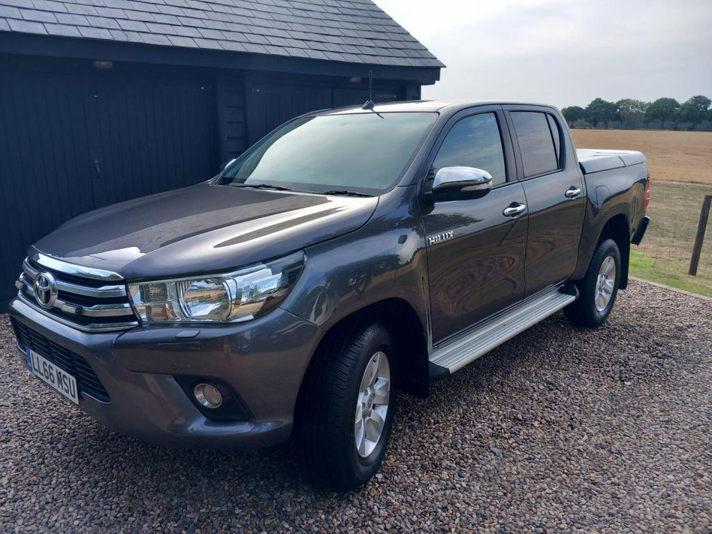 TOYOTA HILUX